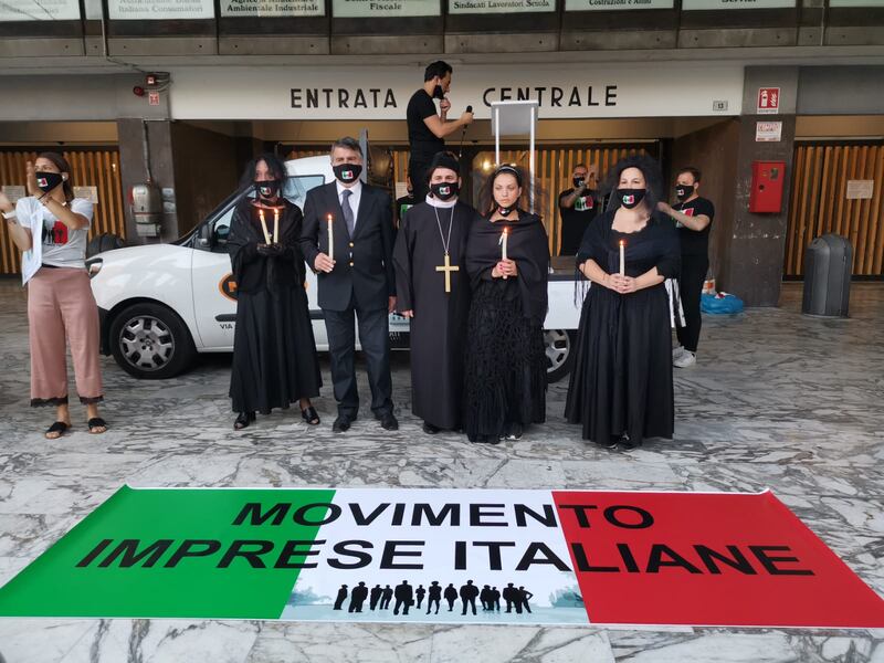 Sanremo: partite iva celebrano funerali delle imprese italiane 19