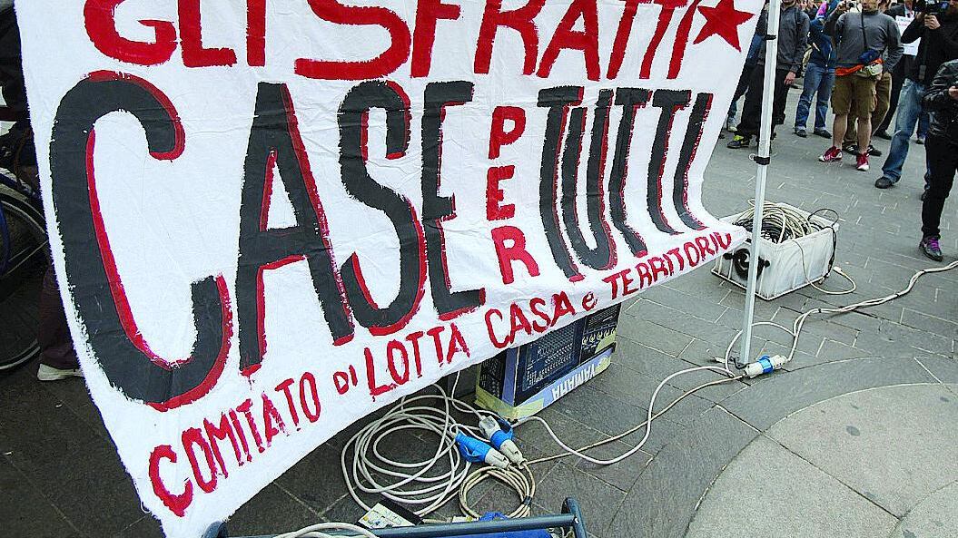 Il Pd si sveglia: battaglia anti-abusivi