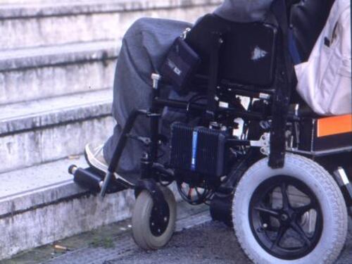 "Hai guardato mia moglie". L'immigrato massacra un anziano disabile senza un braccio