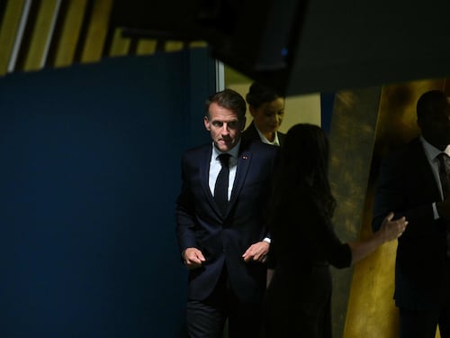 Macron avverte: “Temo attacco in stile Lipsia”. E sul diesel Usa: “No al blocco”