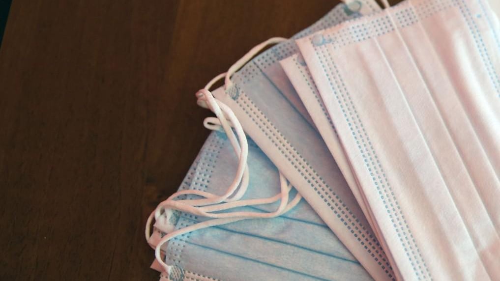 Influenza, tornano le mascherine negli ospedali in Usa e Regno Unito. E in Italia?