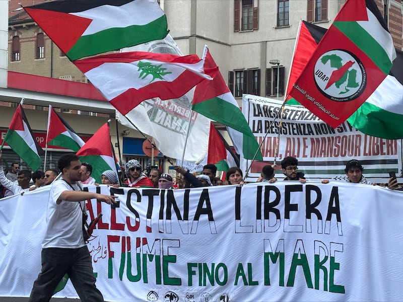 Il corteo anti Israele a Milano 6
