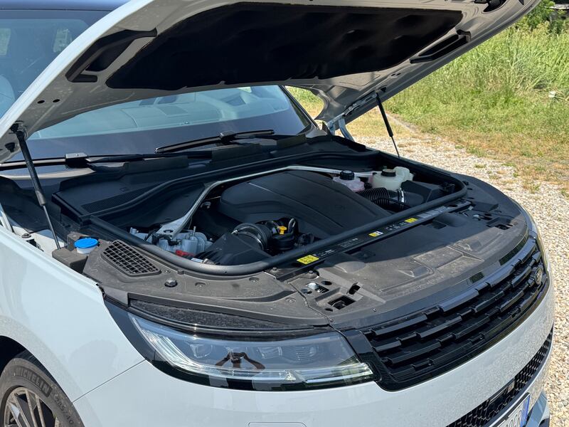 Range Rover Sport SV: guarda le foto 12