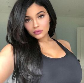 Kylie Jenner, scollatura hot su Instagram 3