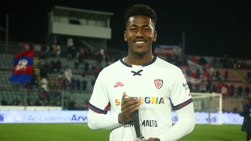 Cagliari in ansia per Trepy, il calciatore ha rischiato di annegare. Grandi quantità di liquido nei polmoni: è in coma farmacologico