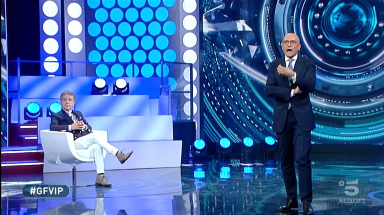 Gf Vip, Alfonso Signorini motiva i ragazzi: "La vostra Casa è una casa tra le case"