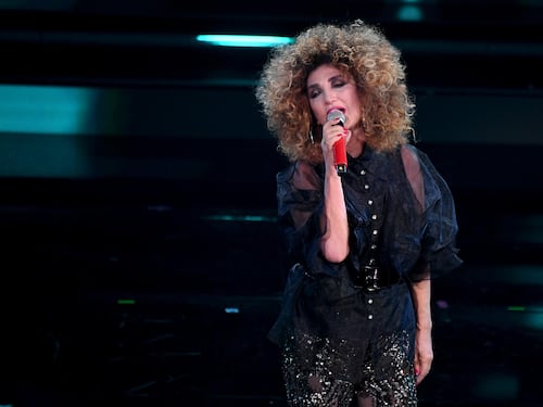 "Finalmente sono diventata cantautrice. Ecco i miei nuovi brani sui tacchi a spillo"