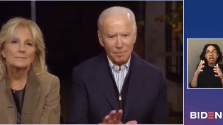 Biden chiama Trump "George" e ora il web si chiede se ha la "demenza"