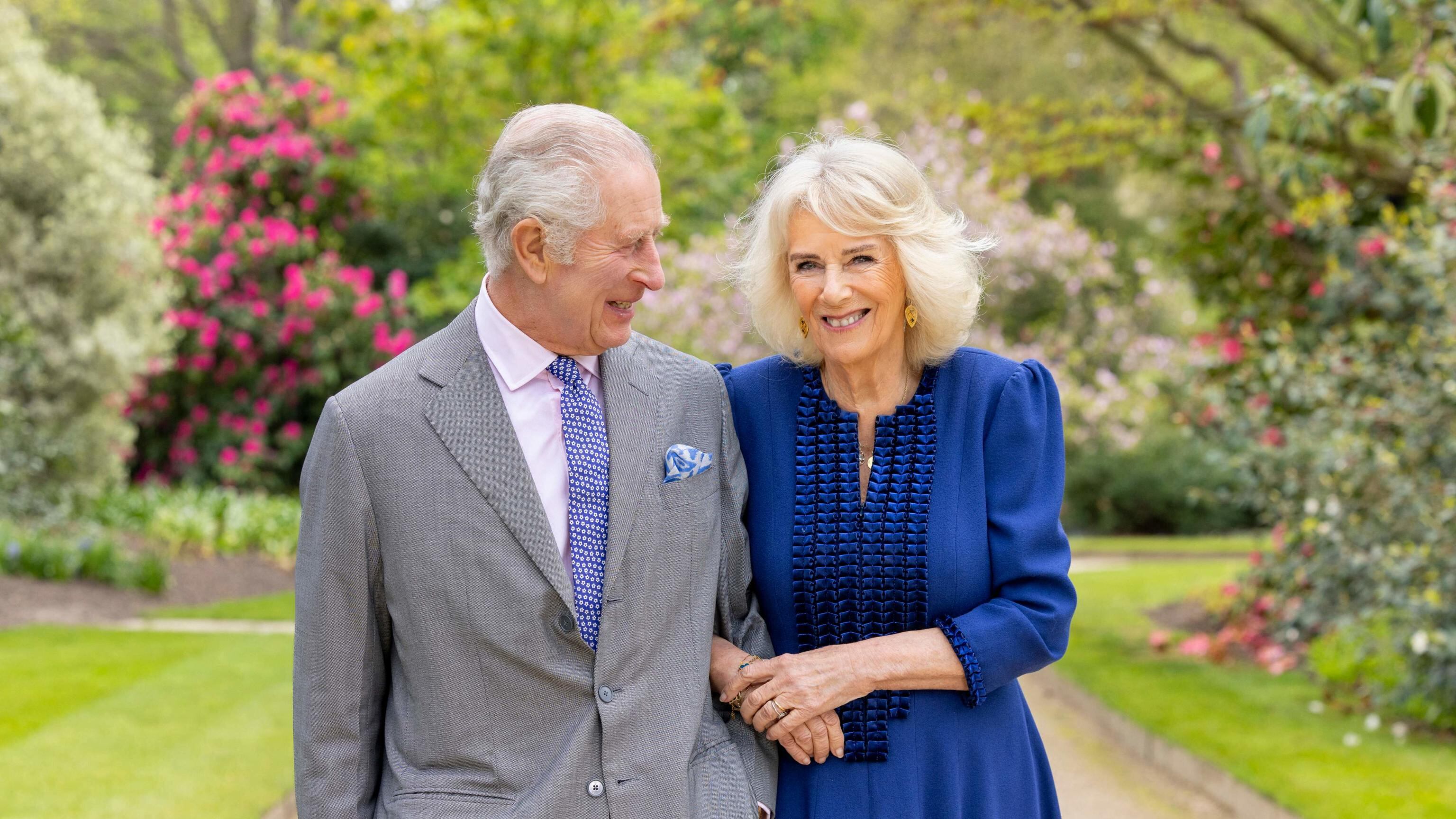 "Dormono separati", cosa c'è dietro al retroscena sui letti divisi di Carlo e Camilla