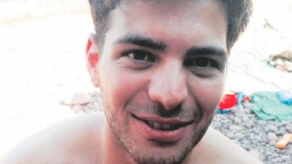 Si ferisce su un cancello mentre va da un amico: muore dissanguato