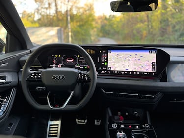Audi Q6 e-tron, la gallery del nuovo SUV elettrico divertente alla guida 19