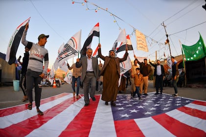 Iraq, assalto all'ambasciata Usa: bruciate bandiere americane 9