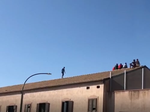 Il centro migranti è un colabrodo: altri 50 in fuga ad Agrigento