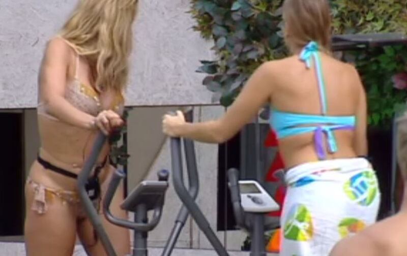 Pamela Prati e Valeria Marini: amiche sexy al Grande Fratello Vip 19