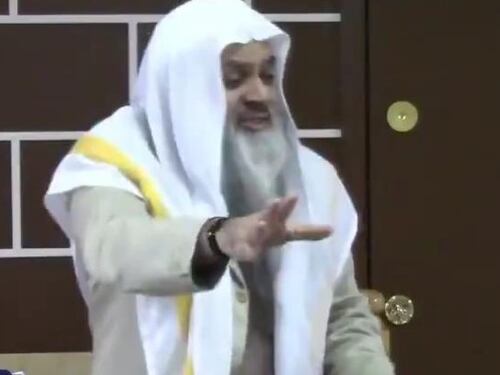 Imam bacchetta i musulmani: “Se approvate il Natale fate peccato”