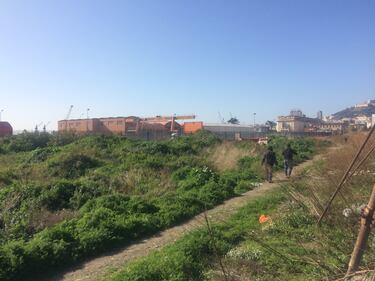 Napoli, nel parco della Marinella: tra rifiuti, tossicodipendenti e disperati 2