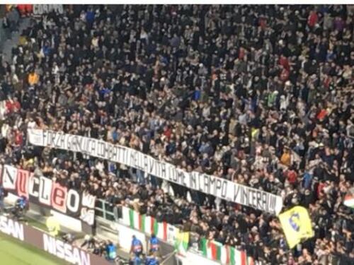 La curva della Juventus a Vialli: "Combatti come in campo e vincerai"