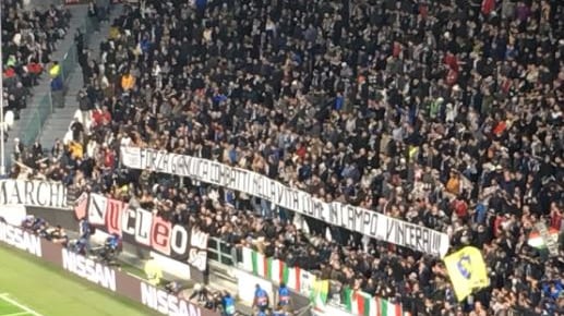 La curva della Juventus a Vialli: "Combatti come in campo e vincerai"