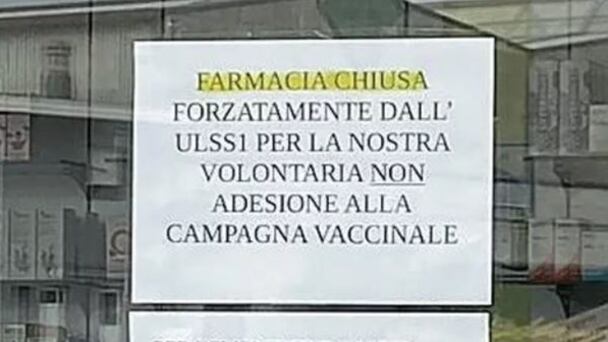 Direttore non vaccinato. E la farmacia chiude