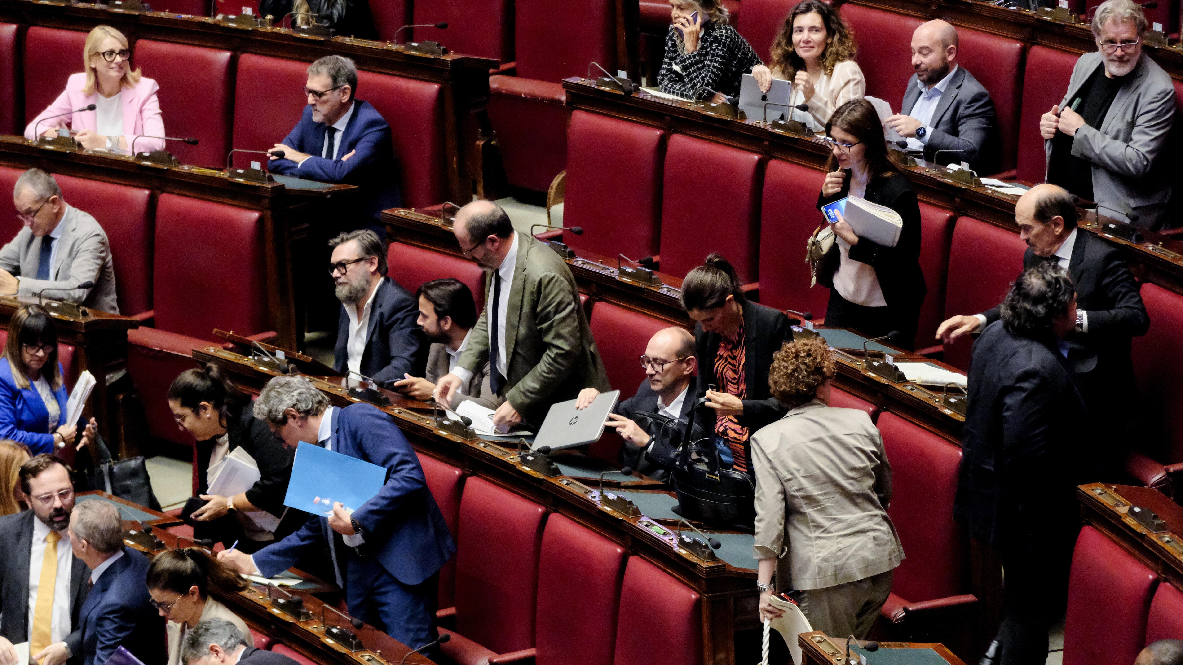 Il campo largo è già finito. E Schlein cambia linea: tolleranza zero con Conte