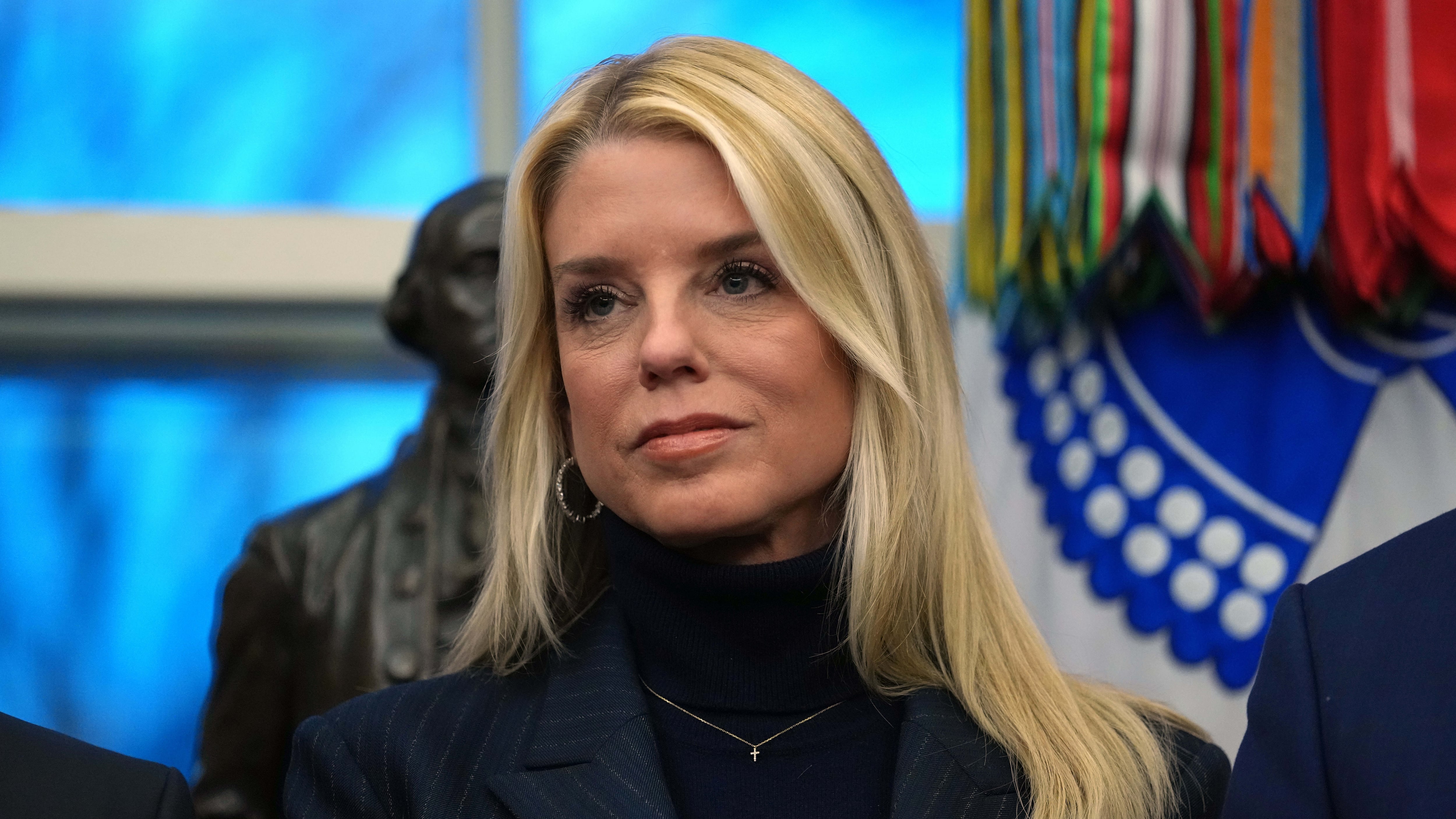 Licenziata Bondi. La Guardasigilli paga il caso Epstein
