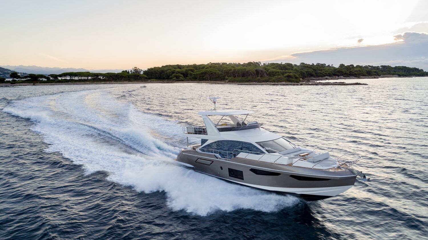 Azimut 60 barca dell'anno: design e lifestyle da megayacht in 18 metri
