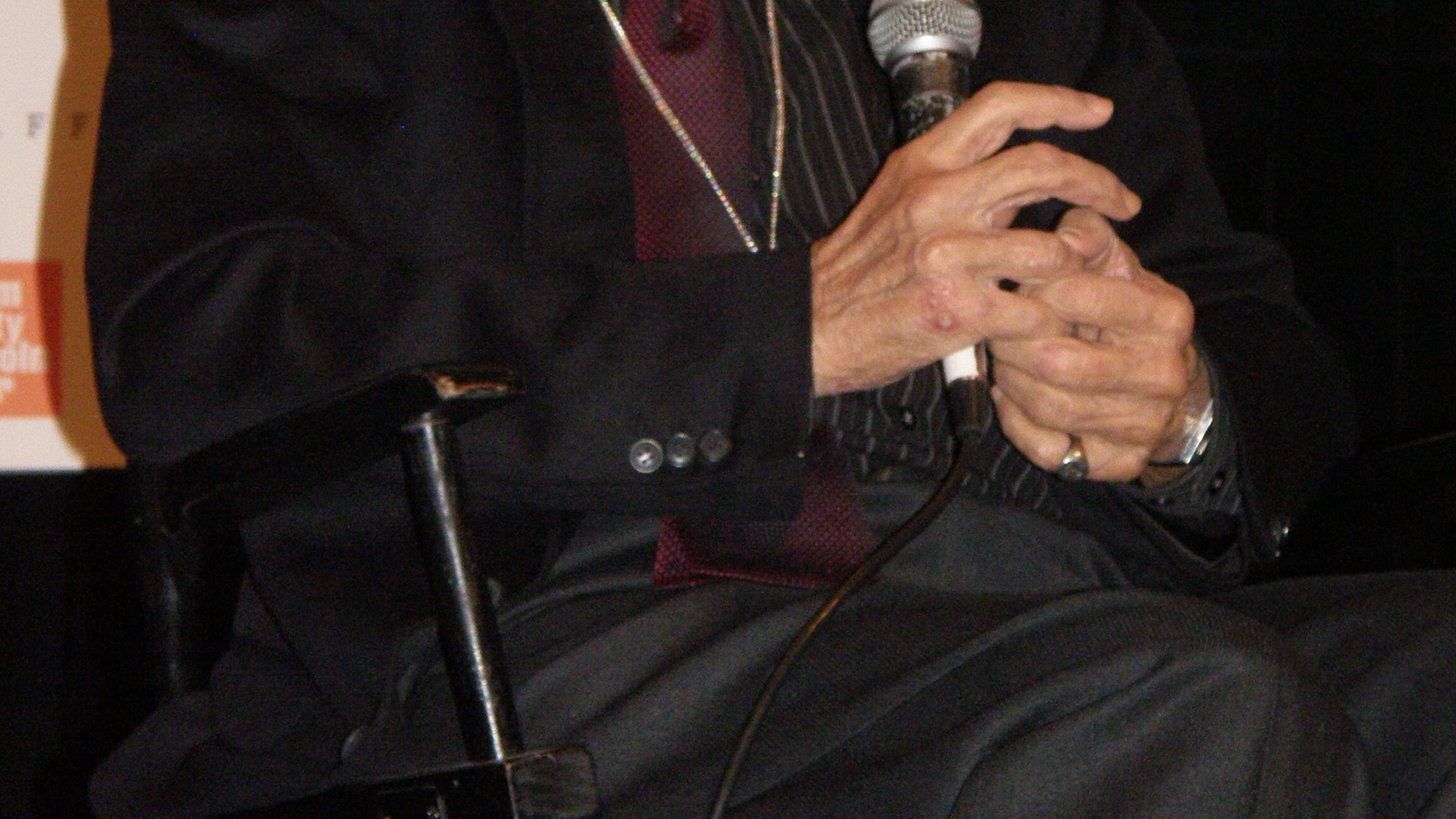 Cinema, morto Stanley Donen, il regista di "Cantando sotto la pioggia"