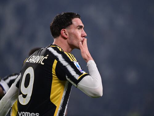 Vlahovic show e gol di Chiesa, la Juve stende il Sassuolo e risponde all'Inter