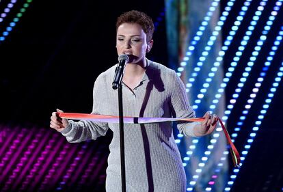 Sanremo 2016: gli abiti della prima serata 42