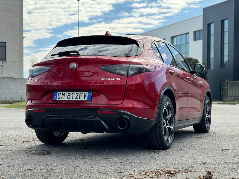 Alfa Romeo Stelvio 2024: guarda la gallery del restyling dell'amato SUV italiano 9