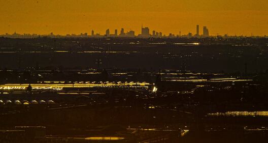 Bergano, lo skyline di Milano ben visibile dalle mura di città alta 9