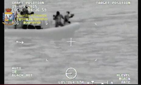Tragedia nel Canale di Sicilia: le immagini dei soccorsi 2