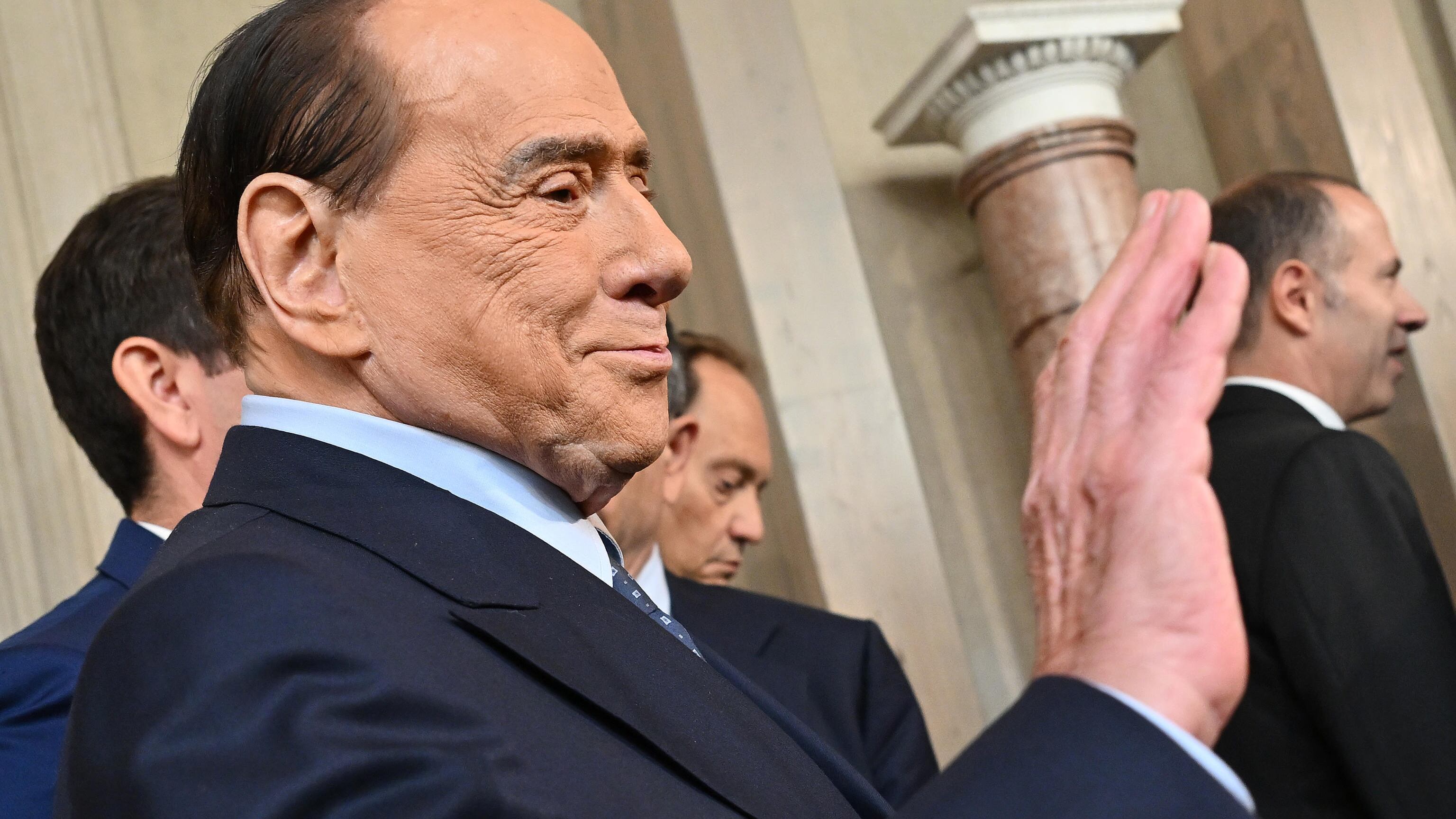Le mosse di Berlusconi dopo l'assoluzione: aiuti a famiglie e pensioni