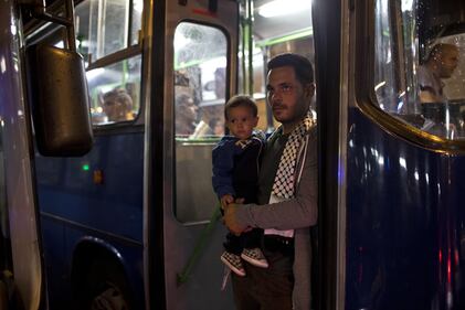 Migliaia di migranti da Budapest a Vienna in autobus 4