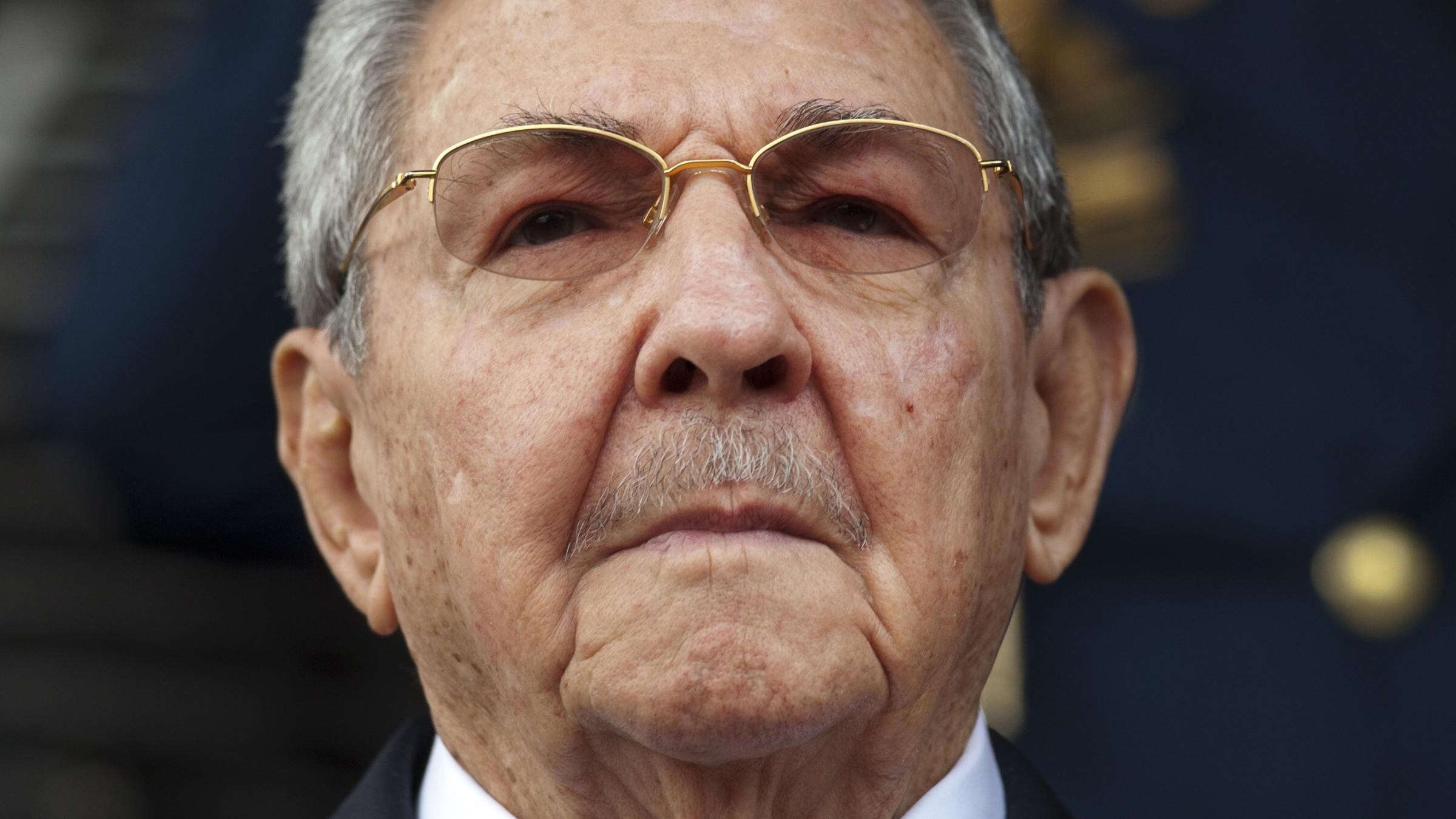 "Raúl Castro ha due tumori, è gravissimo". Lotta per il potere tra il figlio e l'ex genero
