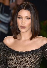 Bella Hadid hot in bikini bianco 12