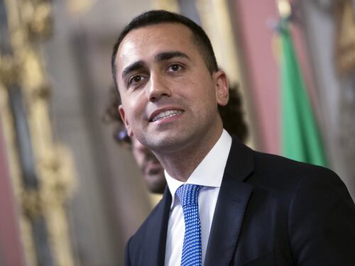 Di Maio: "Patto solo con Salvini". Fi: "Una prova d'incapacità"