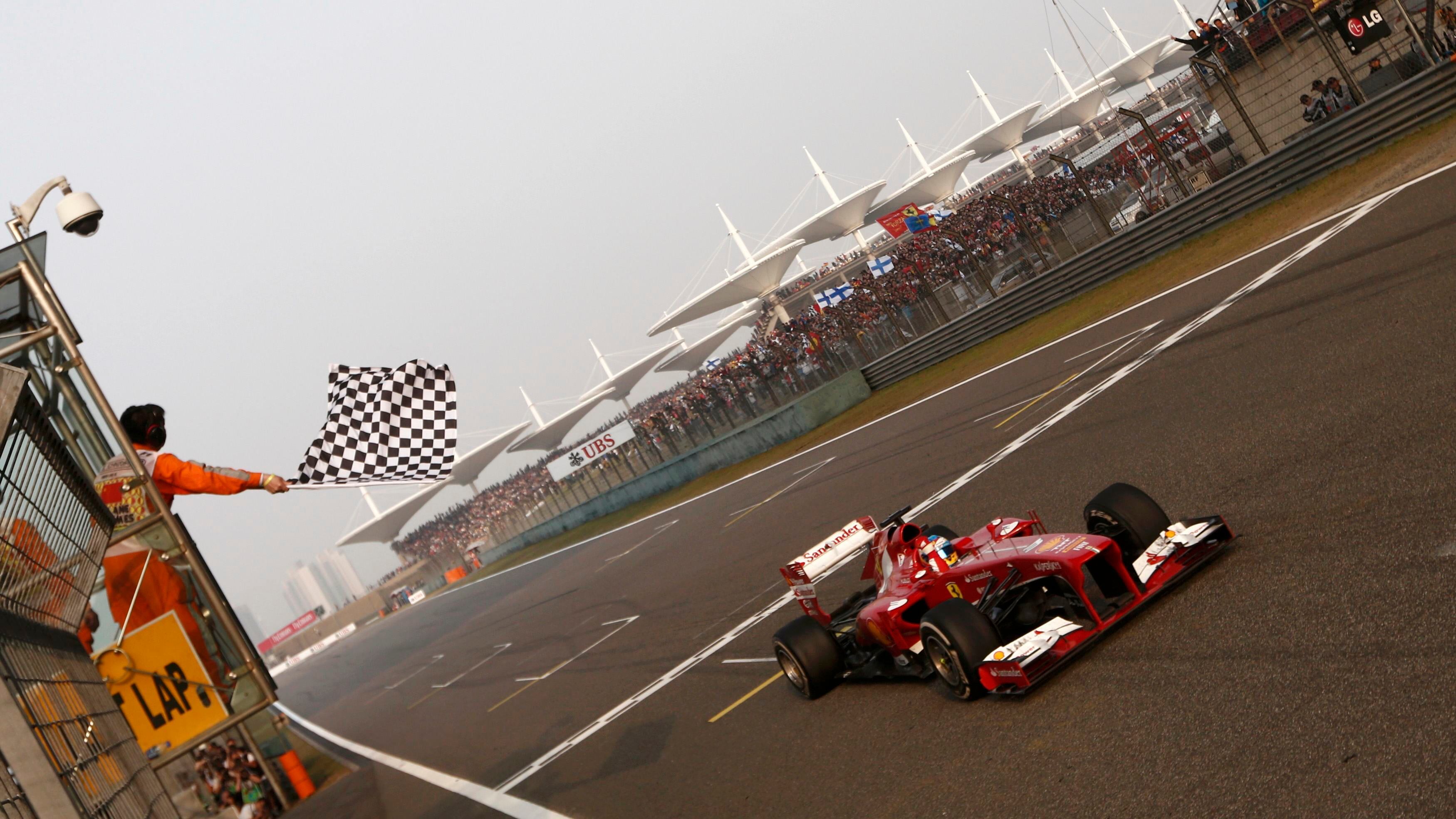 F1, la Ferrari di Alonso trionfa in Cina