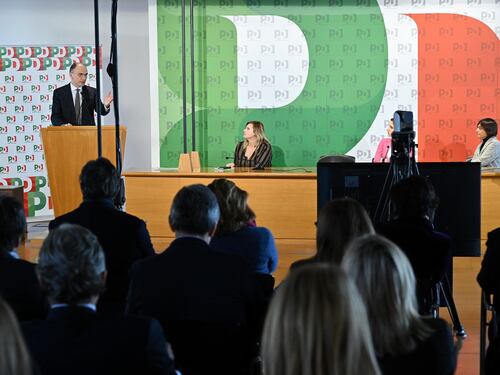 "Ancora in stallo". Pd nel pallone sulle primarie