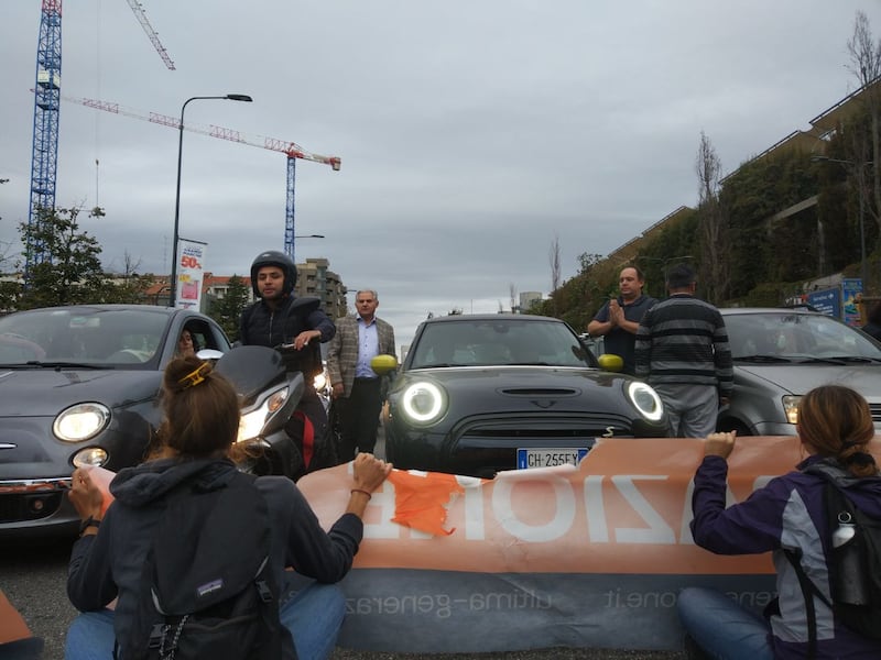 A4 Torino-Milano bloccata dagli attivisti di Ultima Generazione: le immagini della manifestazione 2