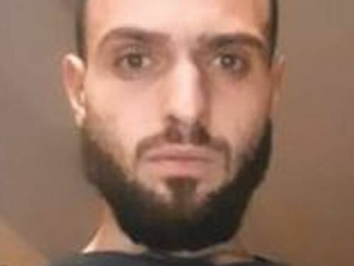 Filippo ucciso a coltellate sotto casa. "Abbiamo visto qualcuno scappare"