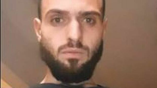 Filippo ucciso a coltellate sotto casa. "Abbiamo visto qualcuno scappare"