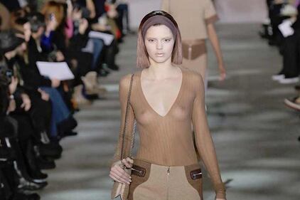 Paris Fashion Week e #FREESTHENIPPLE 2
