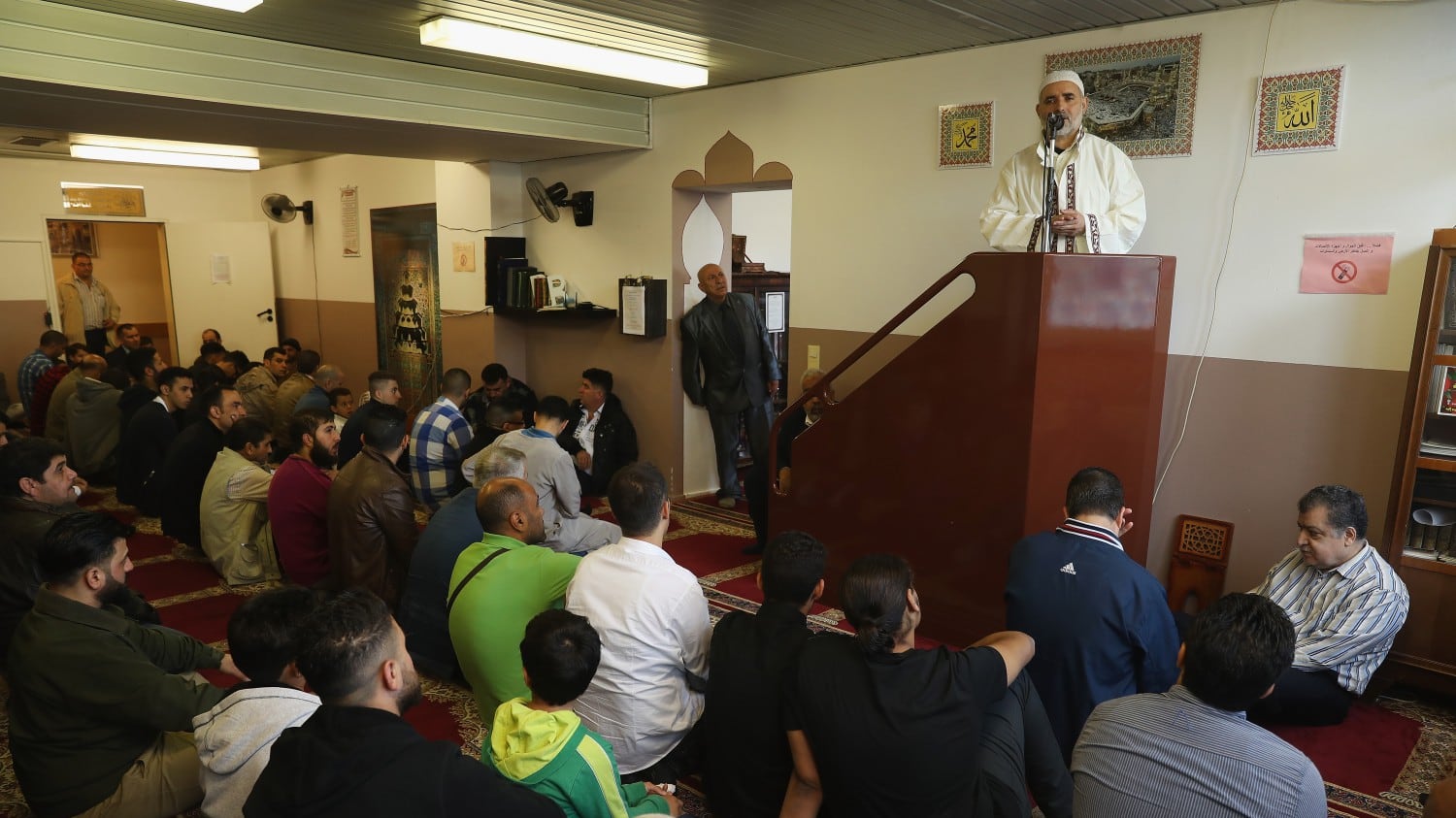 Islam, Alfano: stop agli imam fai da te