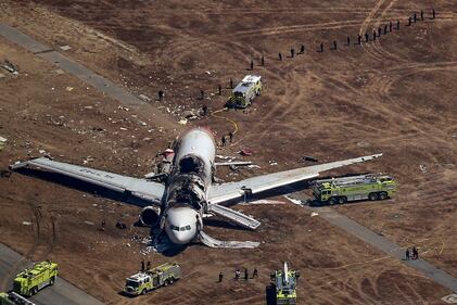 San Francisco, aereo si schianta e va in fiamme 13