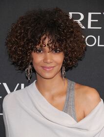Halle Berry topless su Instagram 2
