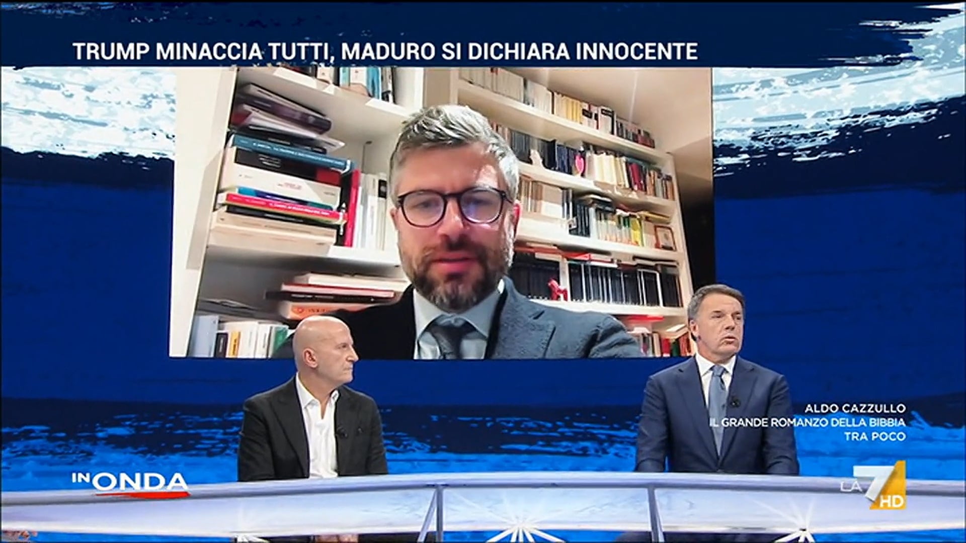 "Tolse la bandiera europea", "Studia". Rissa in tv tra Matteo Renzi e Stefano Feltri