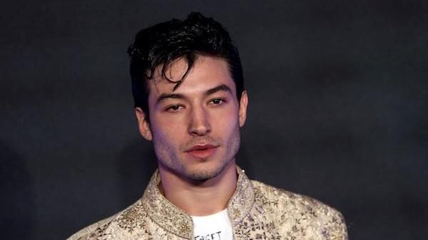 Ezra Miller su sessualità e #Metoo: "Mi hanno offerto del vino quando ero minorenne"