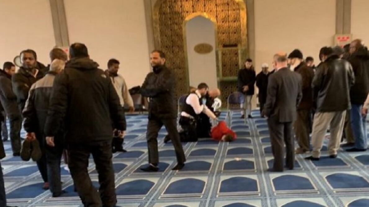 Londra, accoltellato muezzin in moschea