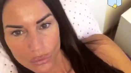 "Hai 50 anni, ripigliati", lo scatto hot di Antonella Mosetti non piace